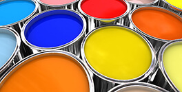 Latas de pintura de colores