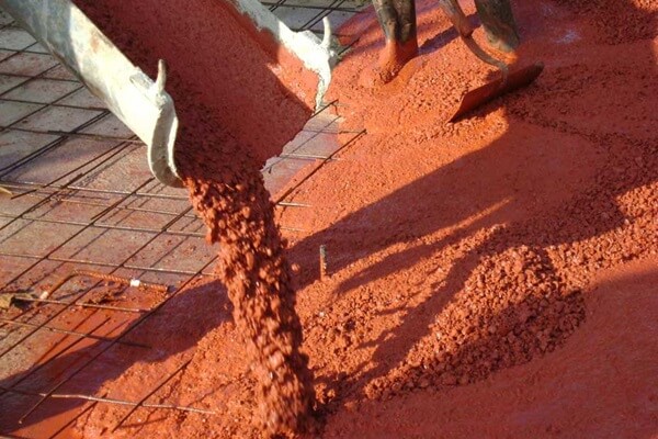 Hormigón coloreado con óxidos de hierro